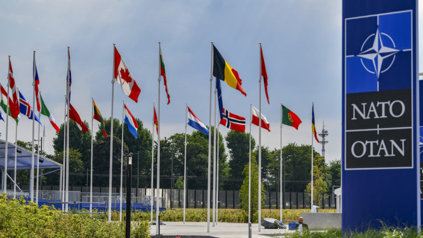 Uma Liderança Incontestável na União Europeia e na OTAN